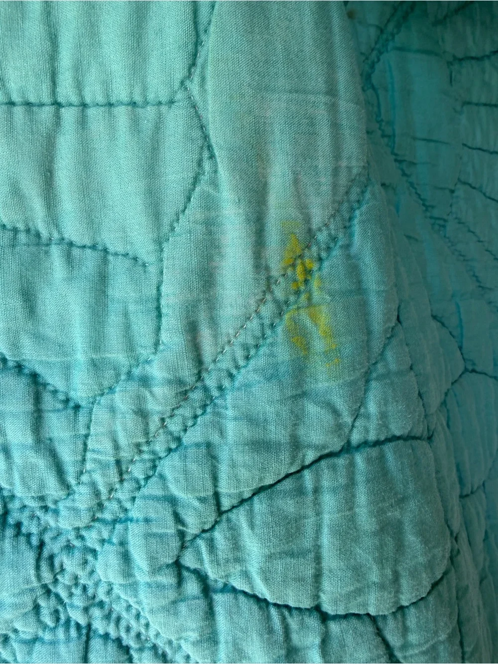 Vintage Lavender Fan Quilt 50x92 - Hand Quilted Scalloped Edge Cottage Quilt